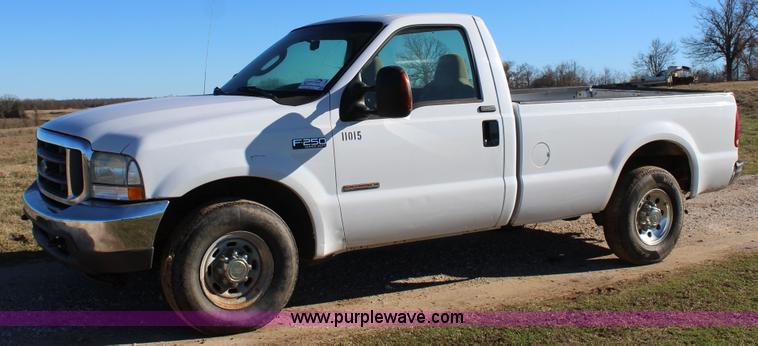 image for item J7696 2004 Ford F250 pickup truck