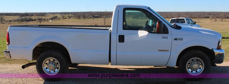 image for item J7696 2004 Ford F250 pickup truck
