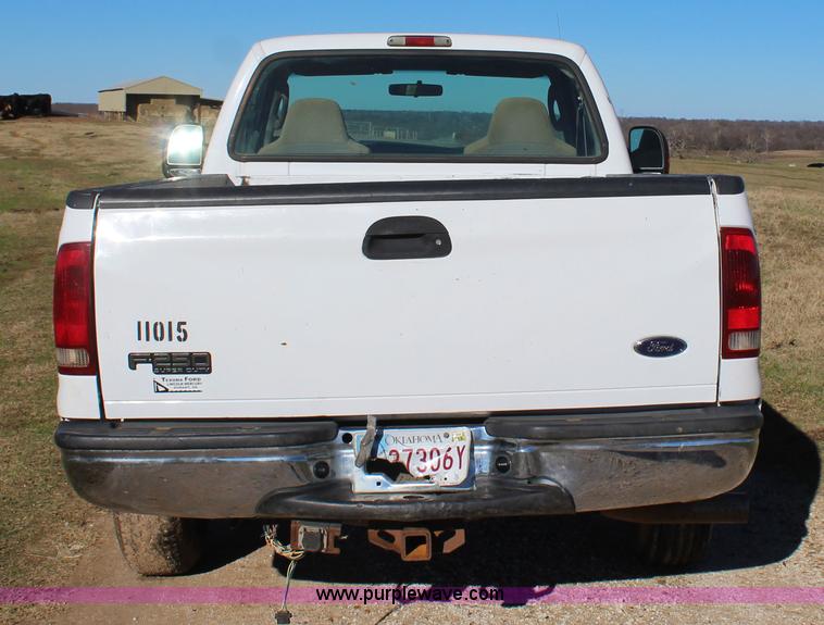 image for item J7696 2004 Ford F250 pickup truck