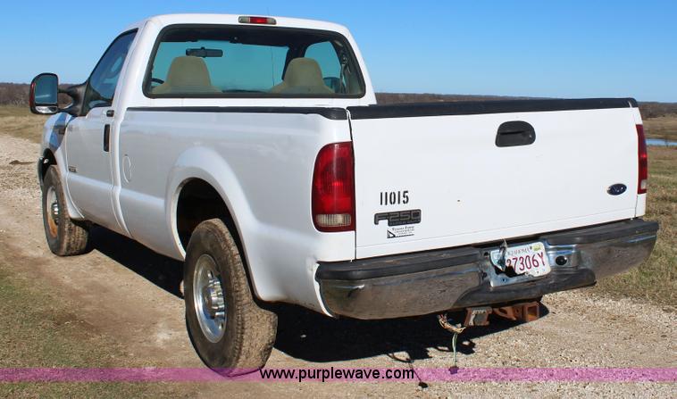 image for item J7696 2004 Ford F250 pickup truck