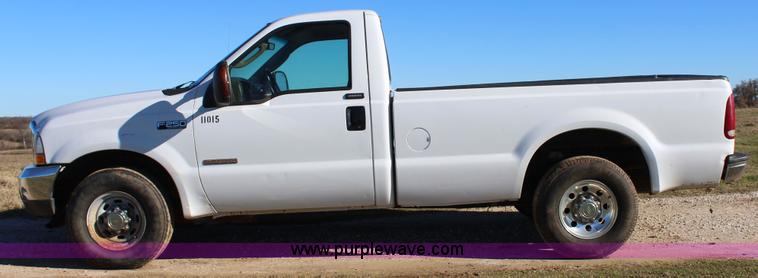 image for item J7696 2004 Ford F250 pickup truck