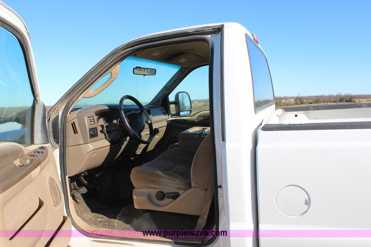 image for item J7696 2004 Ford F250 pickup truck