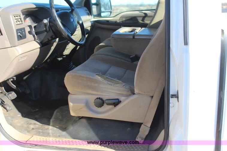 image for item J7696 2004 Ford F250 pickup truck