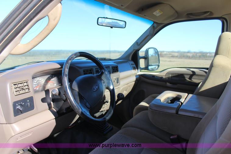 image for item J7696 2004 Ford F250 pickup truck