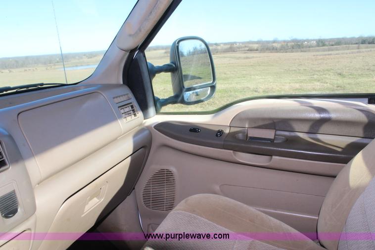 image for item J7696 2004 Ford F250 pickup truck