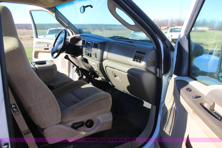 image for item J7696 2004 Ford F250 pickup truck