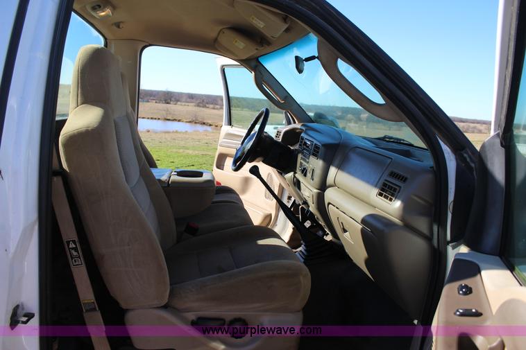 image for item J7696 2004 Ford F250 pickup truck