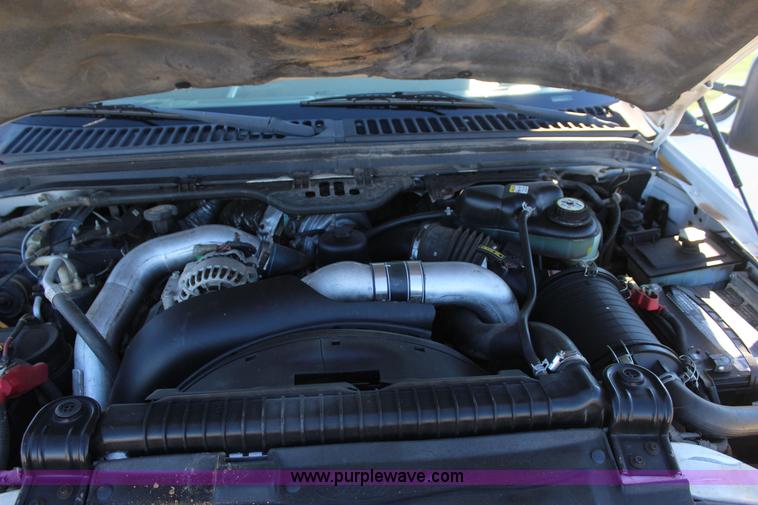 image for item J7696 2004 Ford F250 pickup truck