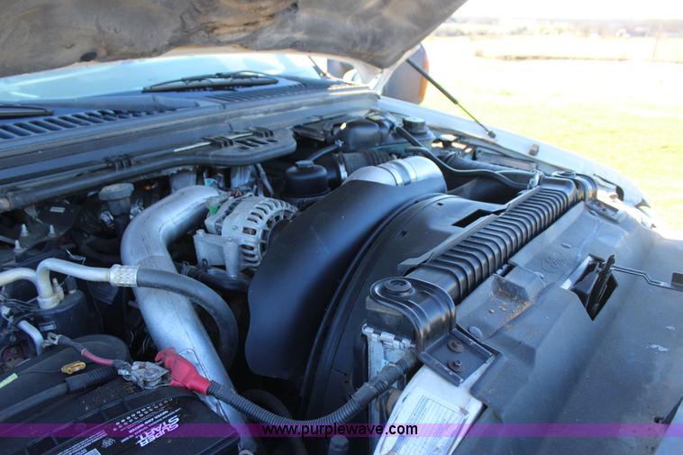 image for item J7696 2004 Ford F250 pickup truck