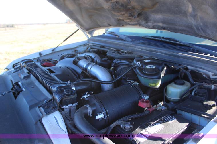 image for item J7696 2004 Ford F250 pickup truck