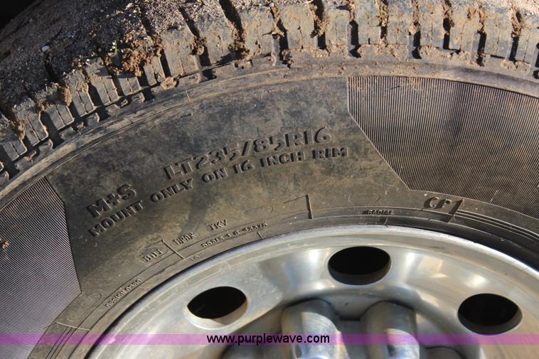 image for item J7696 2004 Ford F250 pickup truck