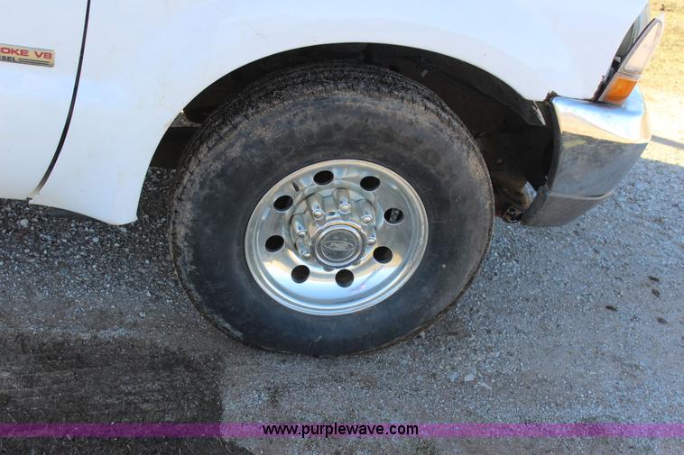 image for item J7696 2004 Ford F250 pickup truck