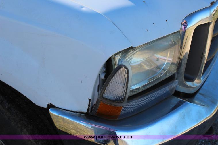 image for item J7696 2004 Ford F250 pickup truck