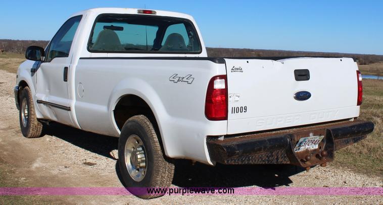 image for item J7697 1999 Ford F250 pickup truck