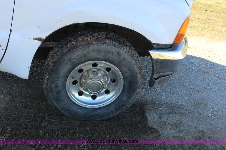 image for item J7697 1999 Ford F250 pickup truck