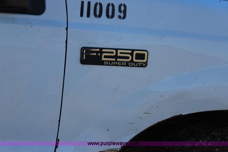 image for item J7697 1999 Ford F250 pickup truck