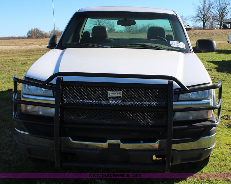 image for item J7698 2003 Chevrolet Silverado 2500 pickup truck