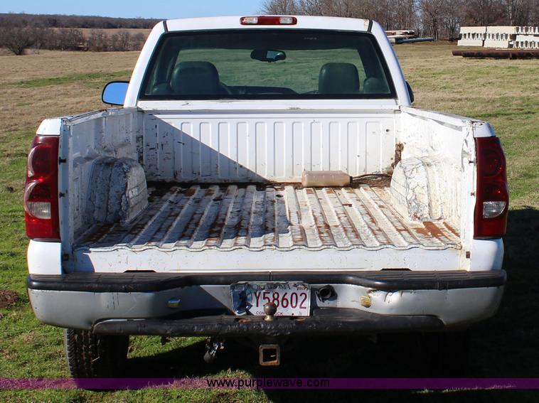 image for item J7698 2003 Chevrolet Silverado 2500 pickup truck