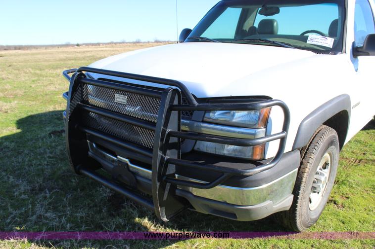 image for item J7698 2003 Chevrolet Silverado 2500 pickup truck