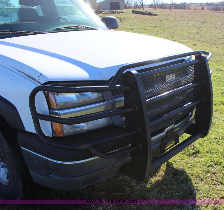 image for item J7698 2003 Chevrolet Silverado 2500 pickup truck