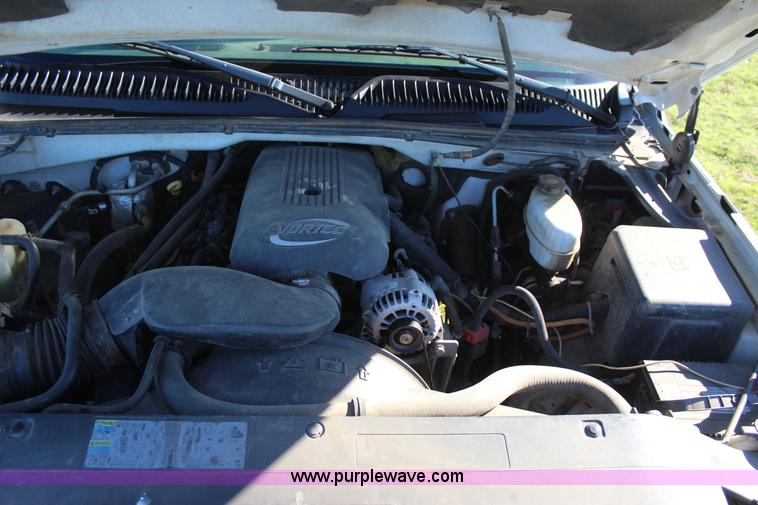 image for item J7698 2003 Chevrolet Silverado 2500 pickup truck