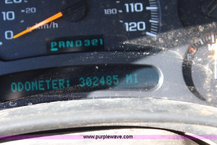 image for item J7698 2003 Chevrolet Silverado 2500 pickup truck