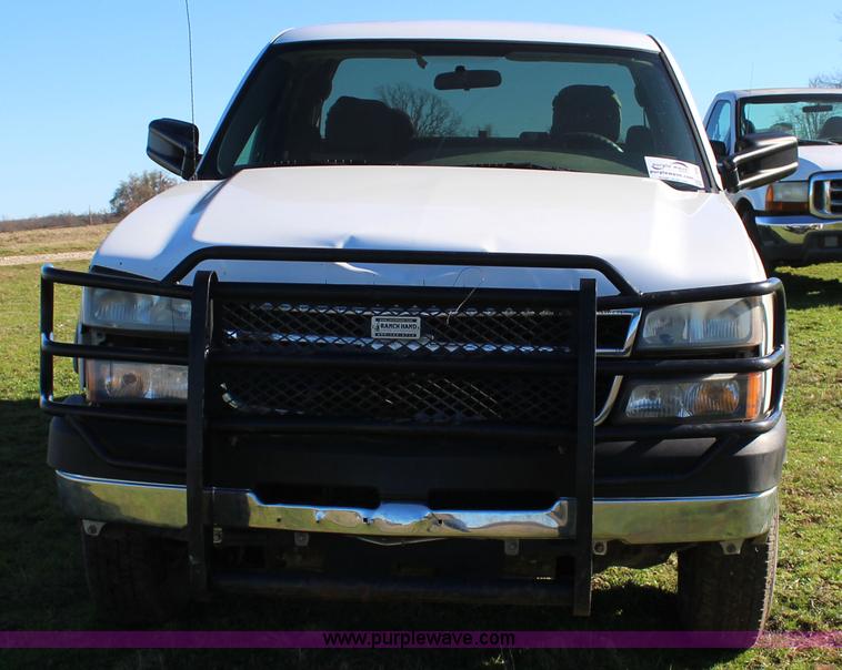 image for item J7699 2006 Chevrolet Silverado 2500 Ext. Cab pickup truck
