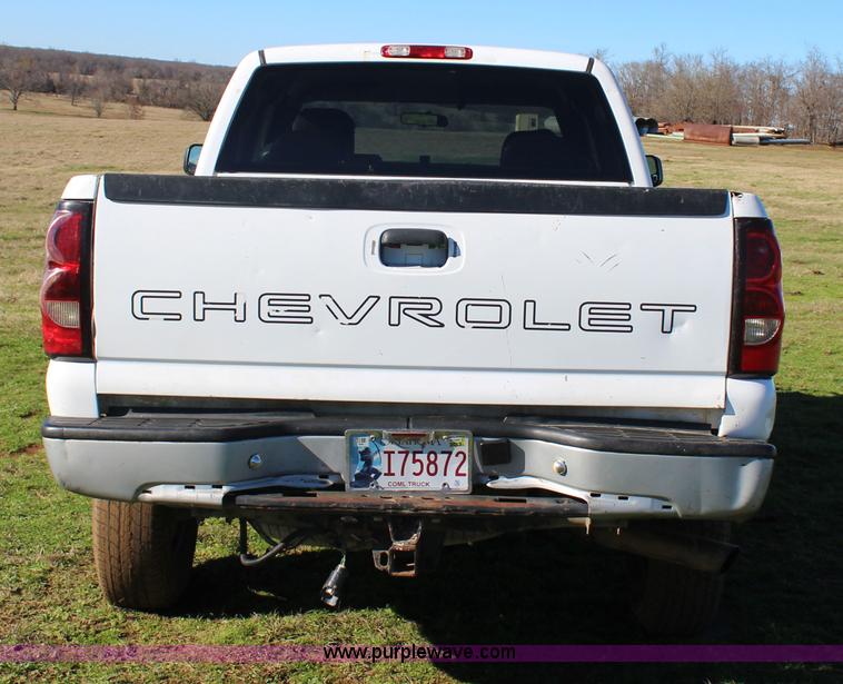 image for item J7699 2006 Chevrolet Silverado 2500 Ext. Cab pickup truck
