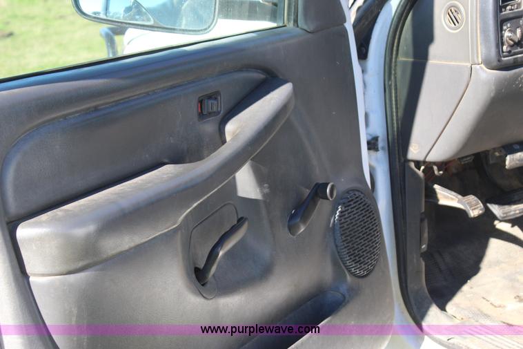 image for item J7699 2006 Chevrolet Silverado 2500 Ext. Cab pickup truck