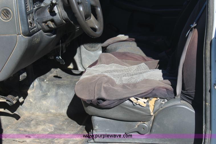 image for item J7699 2006 Chevrolet Silverado 2500 Ext. Cab pickup truck