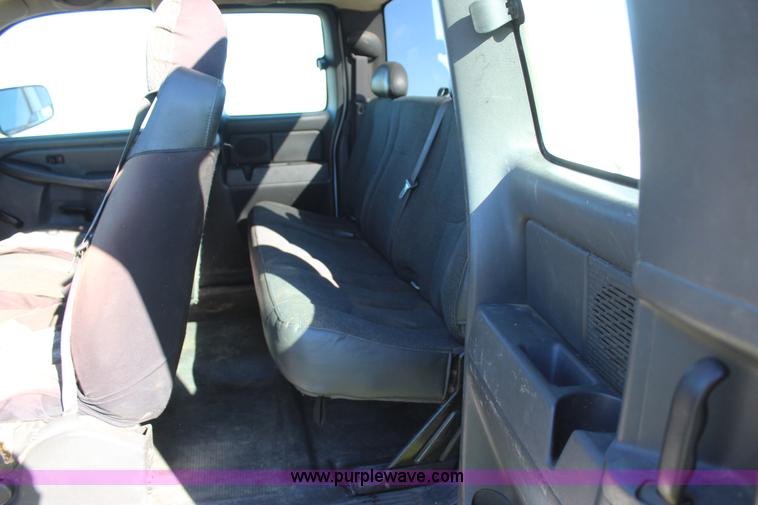 image for item J7699 2006 Chevrolet Silverado 2500 Ext. Cab pickup truck