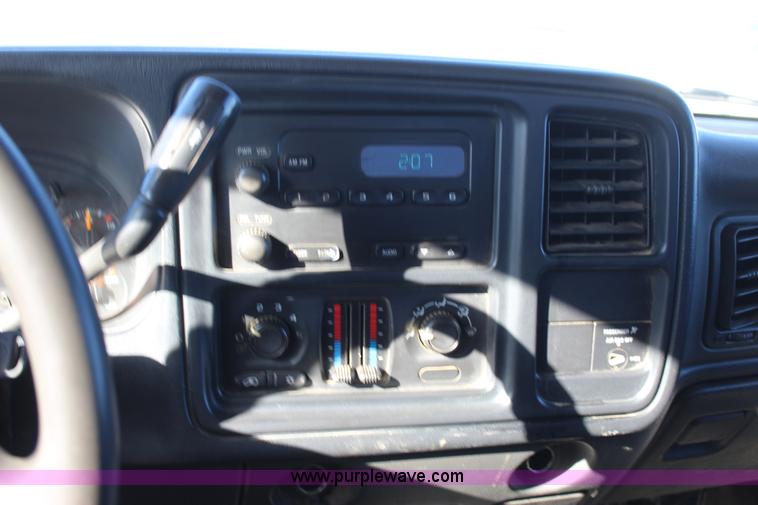 image for item J7699 2006 Chevrolet Silverado 2500 Ext. Cab pickup truck