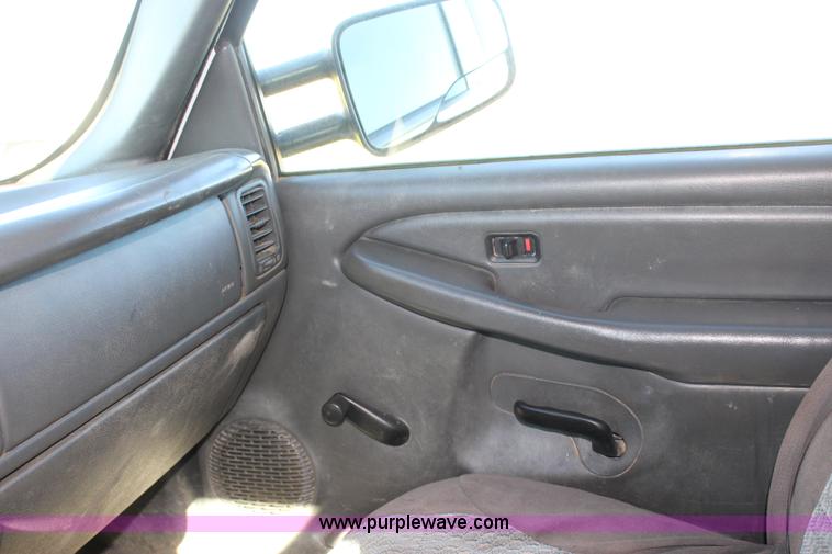 image for item J7699 2006 Chevrolet Silverado 2500 Ext. Cab pickup truck