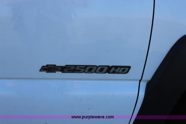 image for item J7699 2006 Chevrolet Silverado 2500 Ext. Cab pickup truck