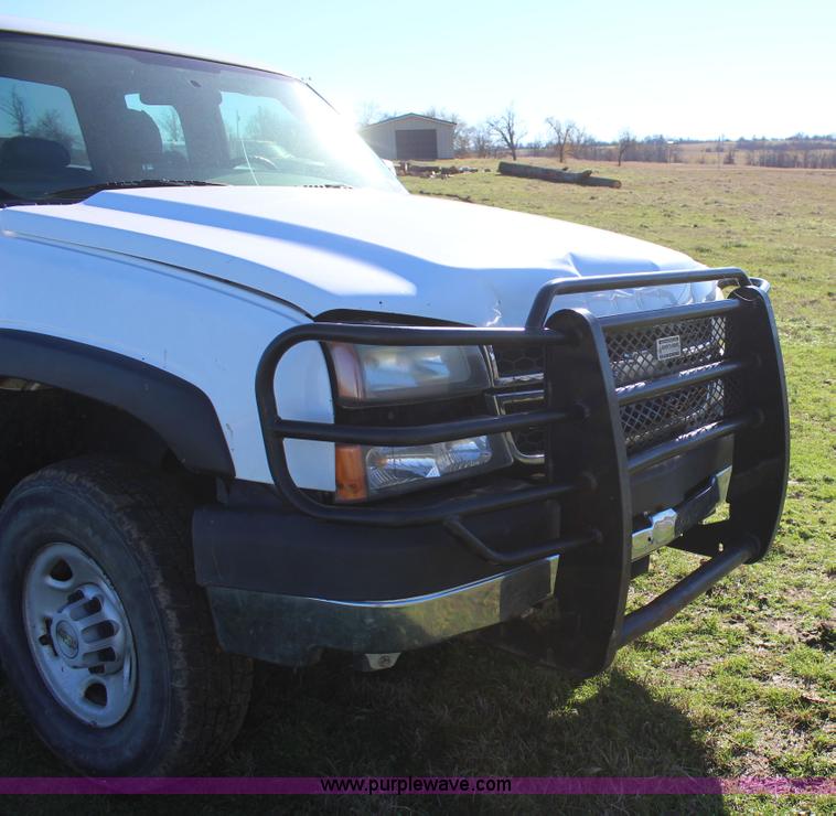 image for item J7699 2006 Chevrolet Silverado 2500 Ext. Cab pickup truck
