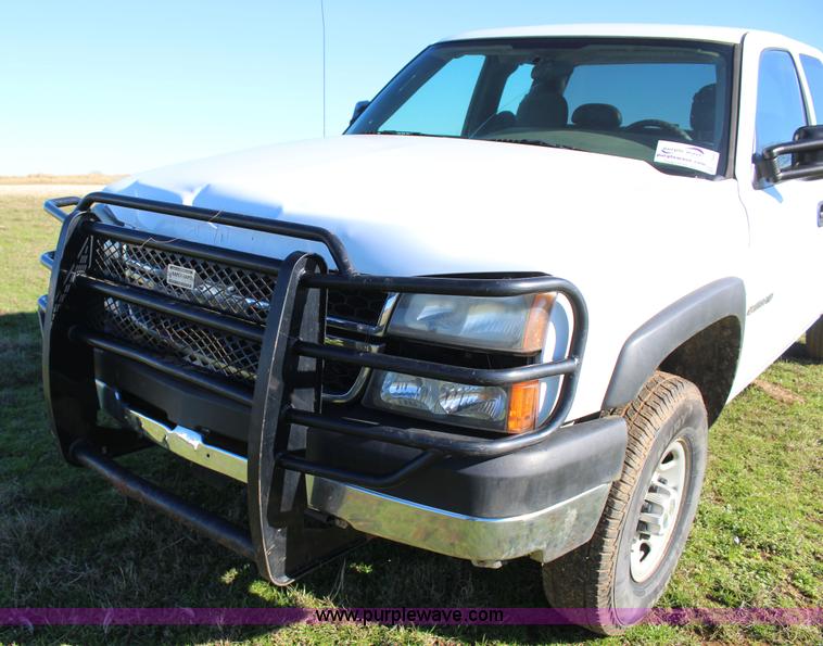 image for item J7699 2006 Chevrolet Silverado 2500 Ext. Cab pickup truck