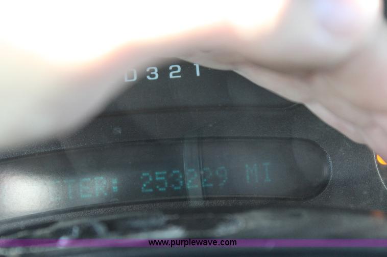 image for item J7699 2006 Chevrolet Silverado 2500 Ext. Cab pickup truck