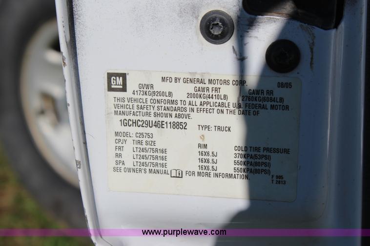 image for item J7699 2006 Chevrolet Silverado 2500 Ext. Cab pickup truck