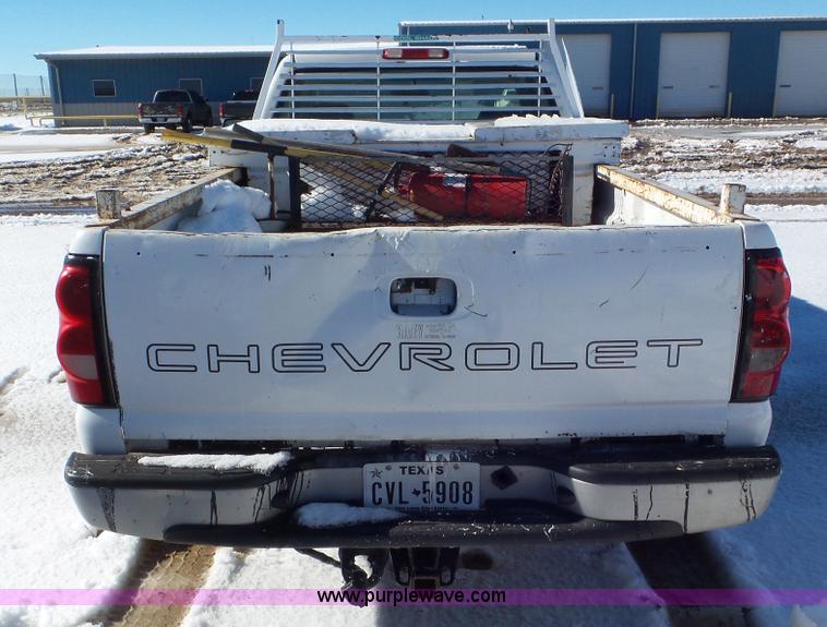 image for item J8405 2006 Chevrolet Silverado 1500 pickup truck