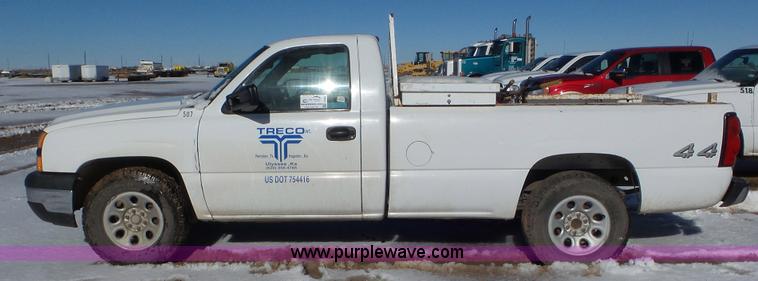 image for item J8405 2006 Chevrolet Silverado 1500 pickup truck