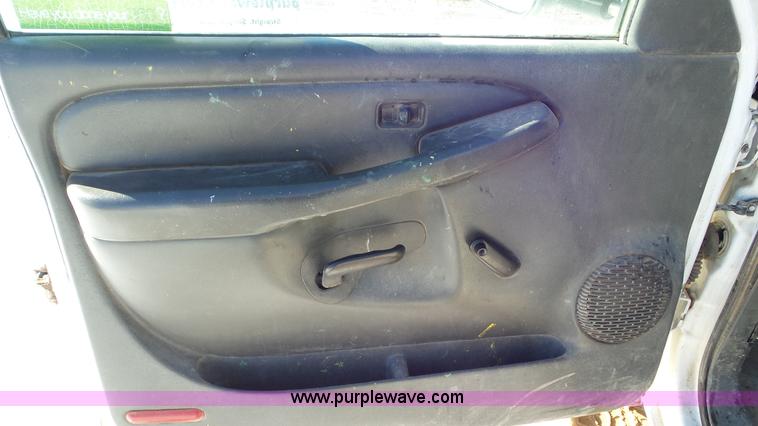 image for item J8405 2006 Chevrolet Silverado 1500 pickup truck