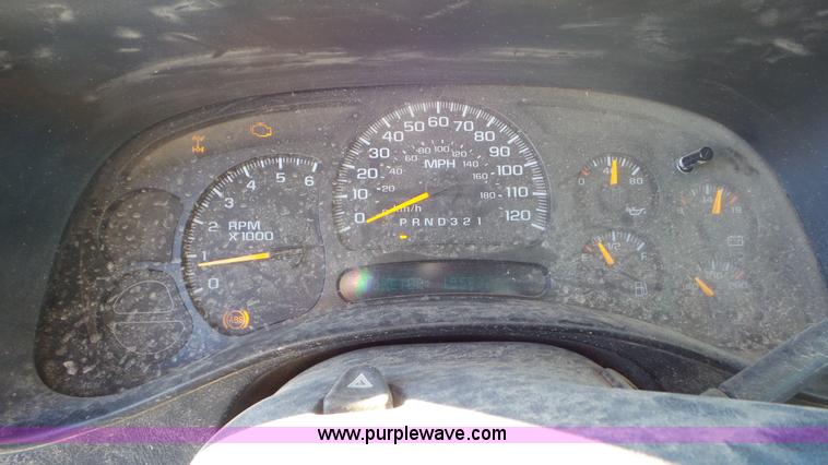 image for item J8405 2006 Chevrolet Silverado 1500 pickup truck