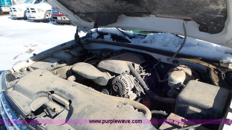 image for item J8405 2006 Chevrolet Silverado 1500 pickup truck