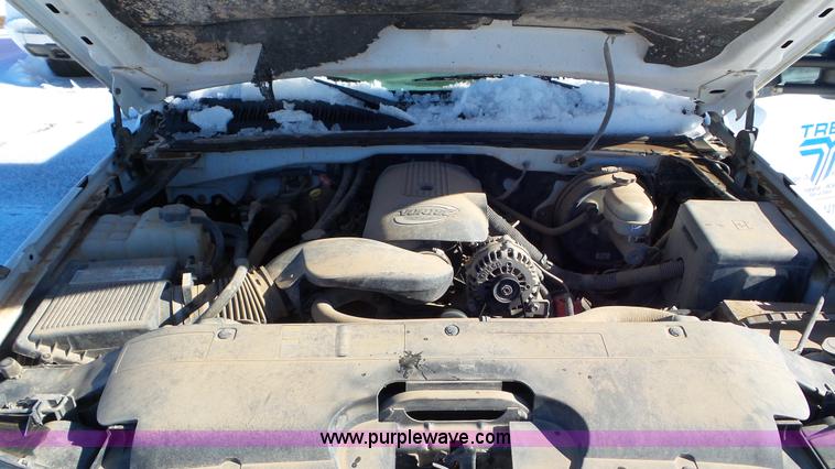 image for item J8405 2006 Chevrolet Silverado 1500 pickup truck