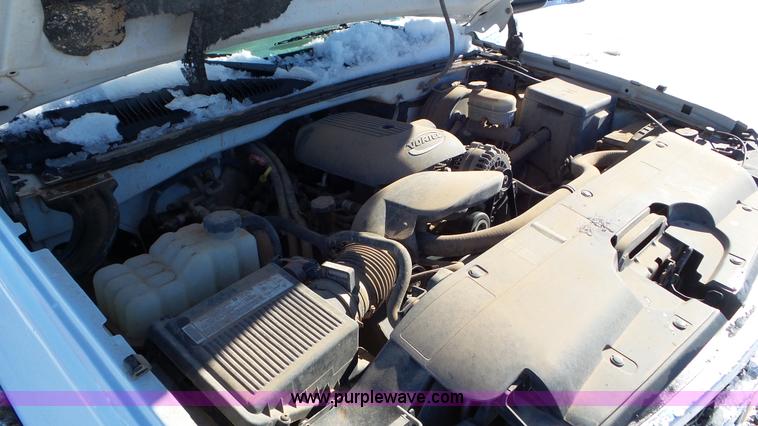 image for item J8405 2006 Chevrolet Silverado 1500 pickup truck