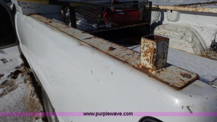 image for item J8405 2006 Chevrolet Silverado 1500 pickup truck