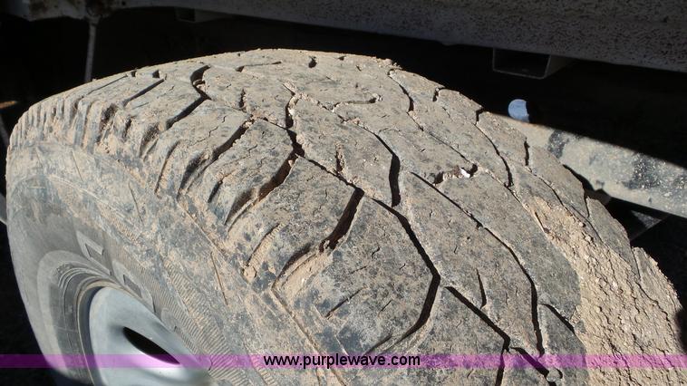 image for item J8405 2006 Chevrolet Silverado 1500 pickup truck