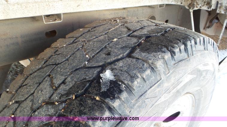 image for item J8405 2006 Chevrolet Silverado 1500 pickup truck