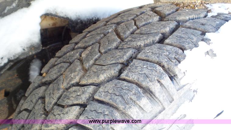 image for item J8405 2006 Chevrolet Silverado 1500 pickup truck