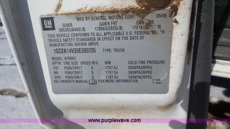 image for item J8405 2006 Chevrolet Silverado 1500 pickup truck